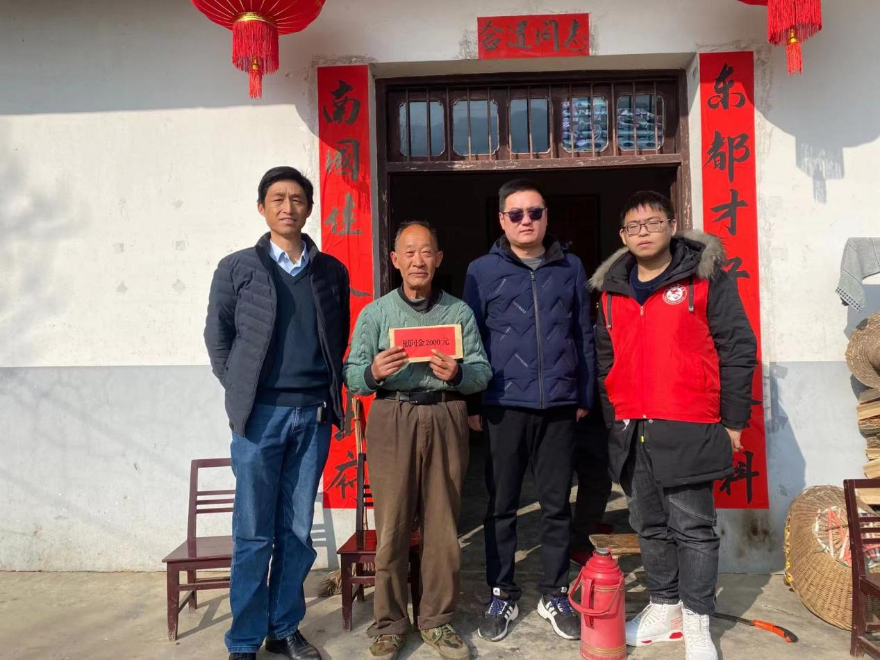 金寨县南溪镇门前村开展走访慰问退役军人志愿活动